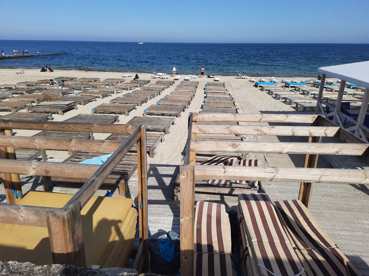 От "Ланжерона" до "Аркадии": как одесские пляжи готовятся к лету. Фото Марины Повертайло