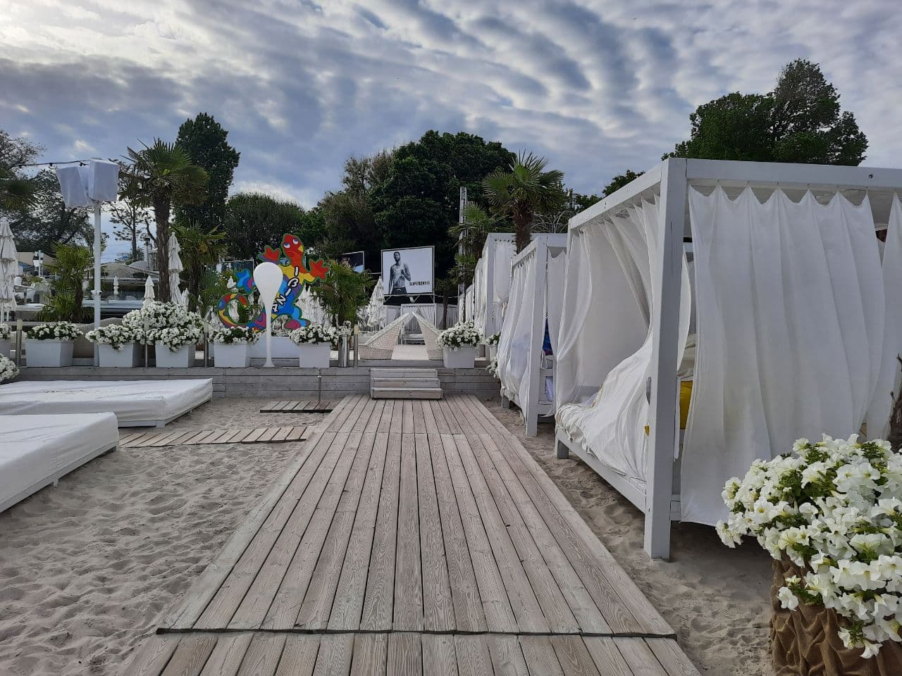 От "Ланжерона" до "Аркадии": как одесские пляжи готовятся к лету. Фото Марины Повертайло