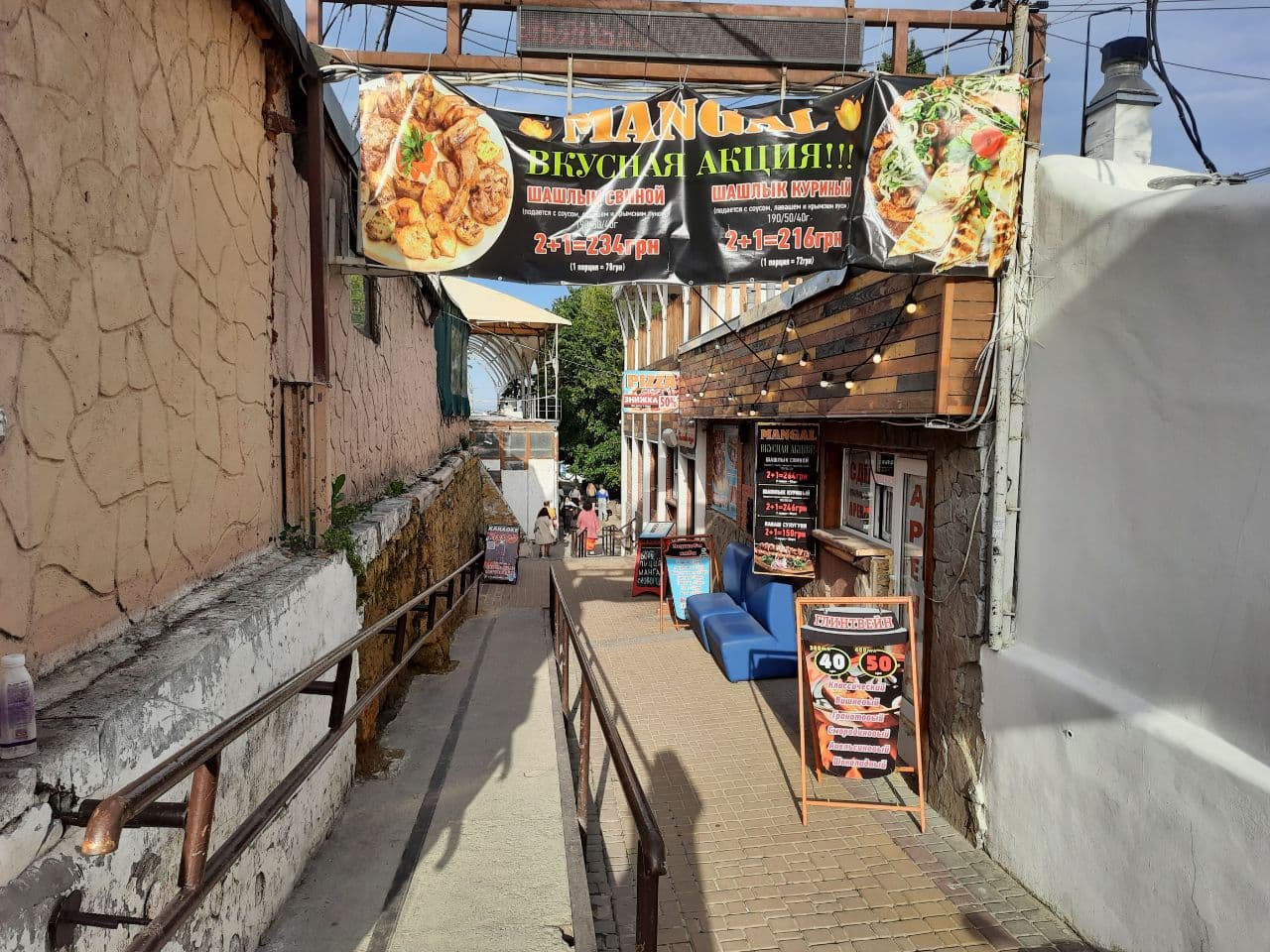 От "Ланжерона" до "Аркадии": как одесские пляжи готовятся к лету. Фото Марины Повертайло