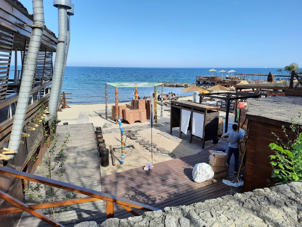 От "Ланжерона" до "Аркадии": как одесские пляжи готовятся к лету. Фото Марины Повертайло