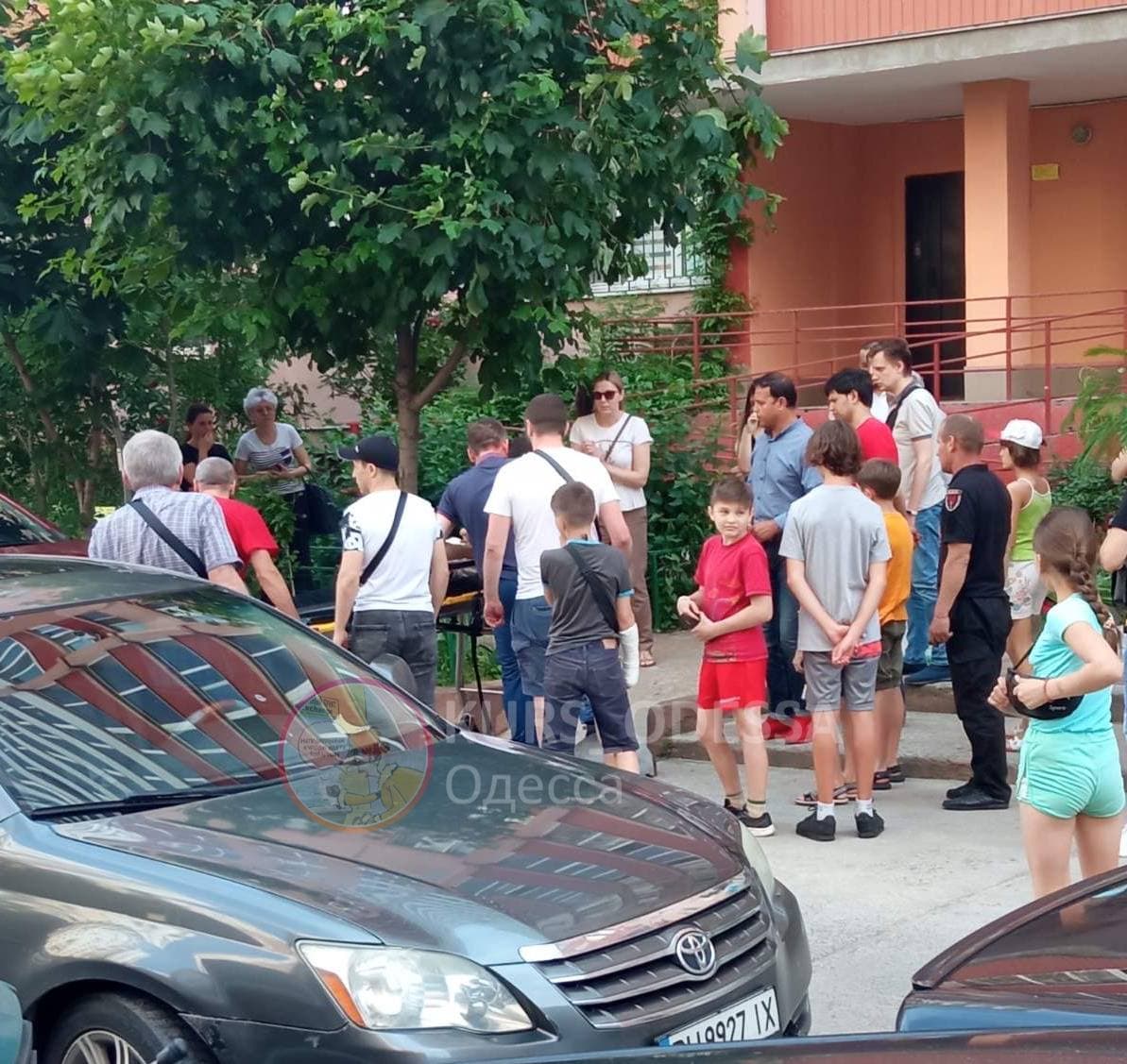 В Одесской области из окон многоэтажек выпали двое детей: они чудом выжили. Фото: телеграм-канал "Курс Одесса"