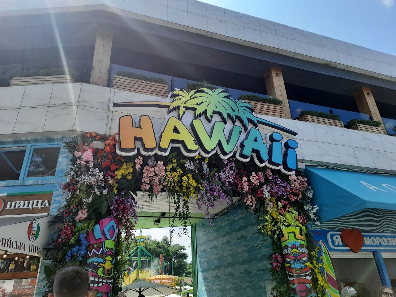 Пляжные клубы, рестораны и аквапарк: чем заняться в одесской Аркадии. Фото Марины Повертайло