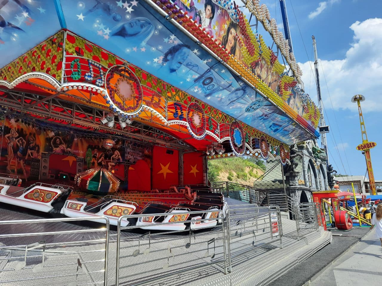 Пляжные клубы, рестораны и аквапарк: чем заняться в одесской Аркадии. Фото Марины Повертайло