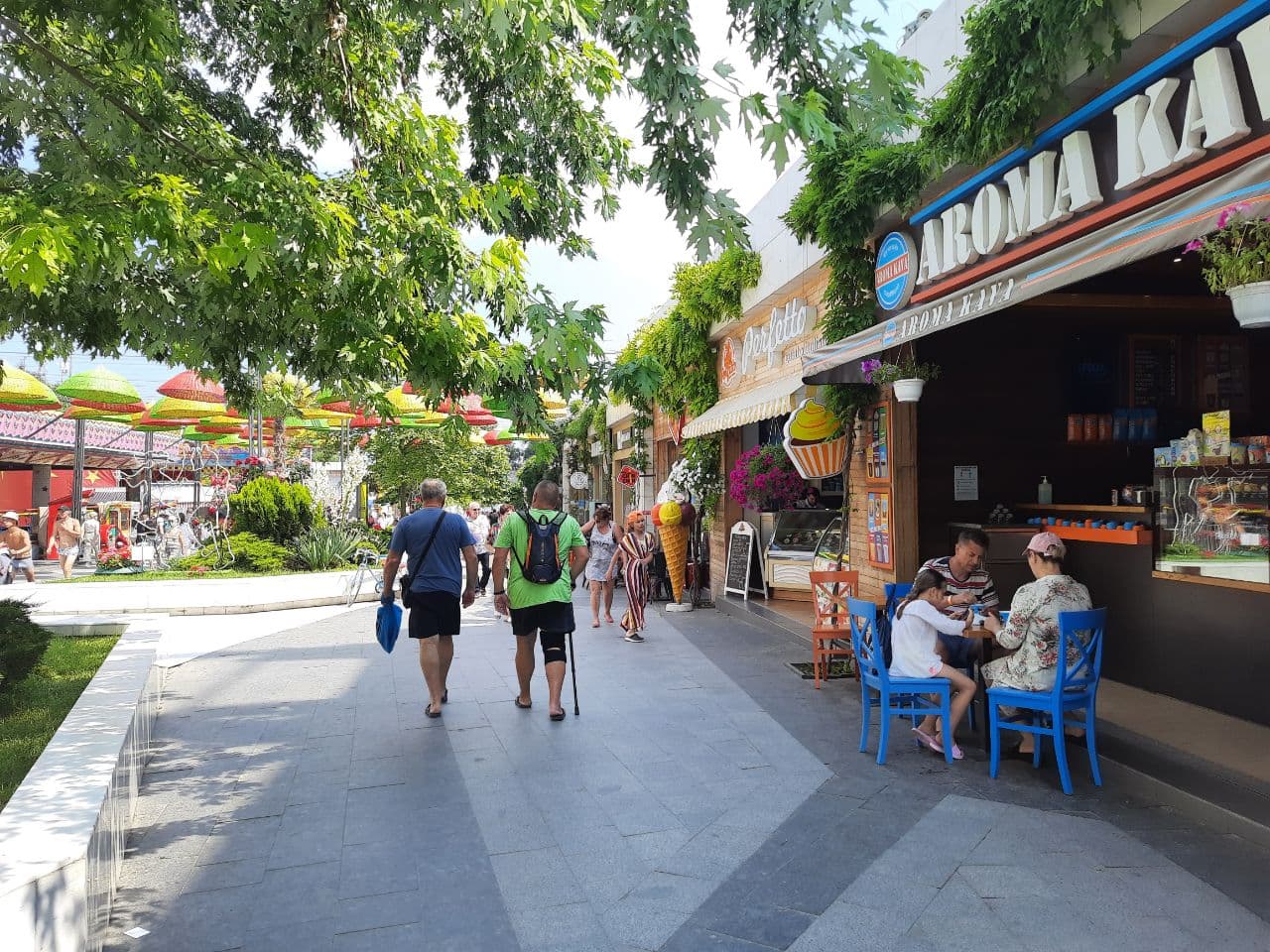 Пляжные клубы, рестораны и аквапарк: чем заняться в одесской Аркадии. Фото Марины Повертайло