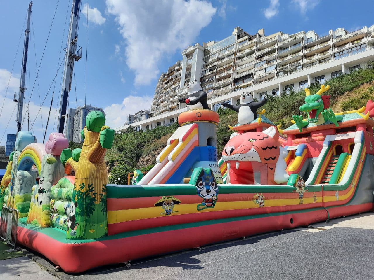 Пляжные клубы, рестораны и аквапарк: чем заняться в одесской Аркадии. Фото Марины Повертайло