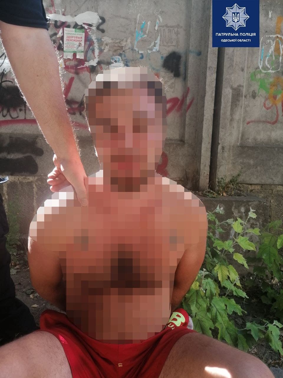 Шел с окровавленными руками: одесские патрульные задержали подозреваемого в убийстве. Фото: патрульная полиция