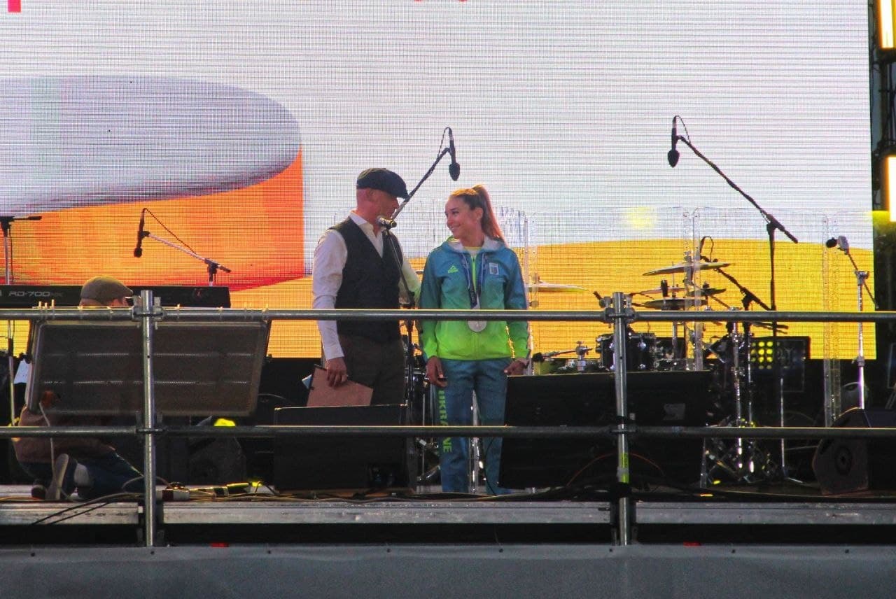 Геннадий Труханов публично поздравил серебряную медалистку Олимпиады в Токио Анжелику Терлюгу