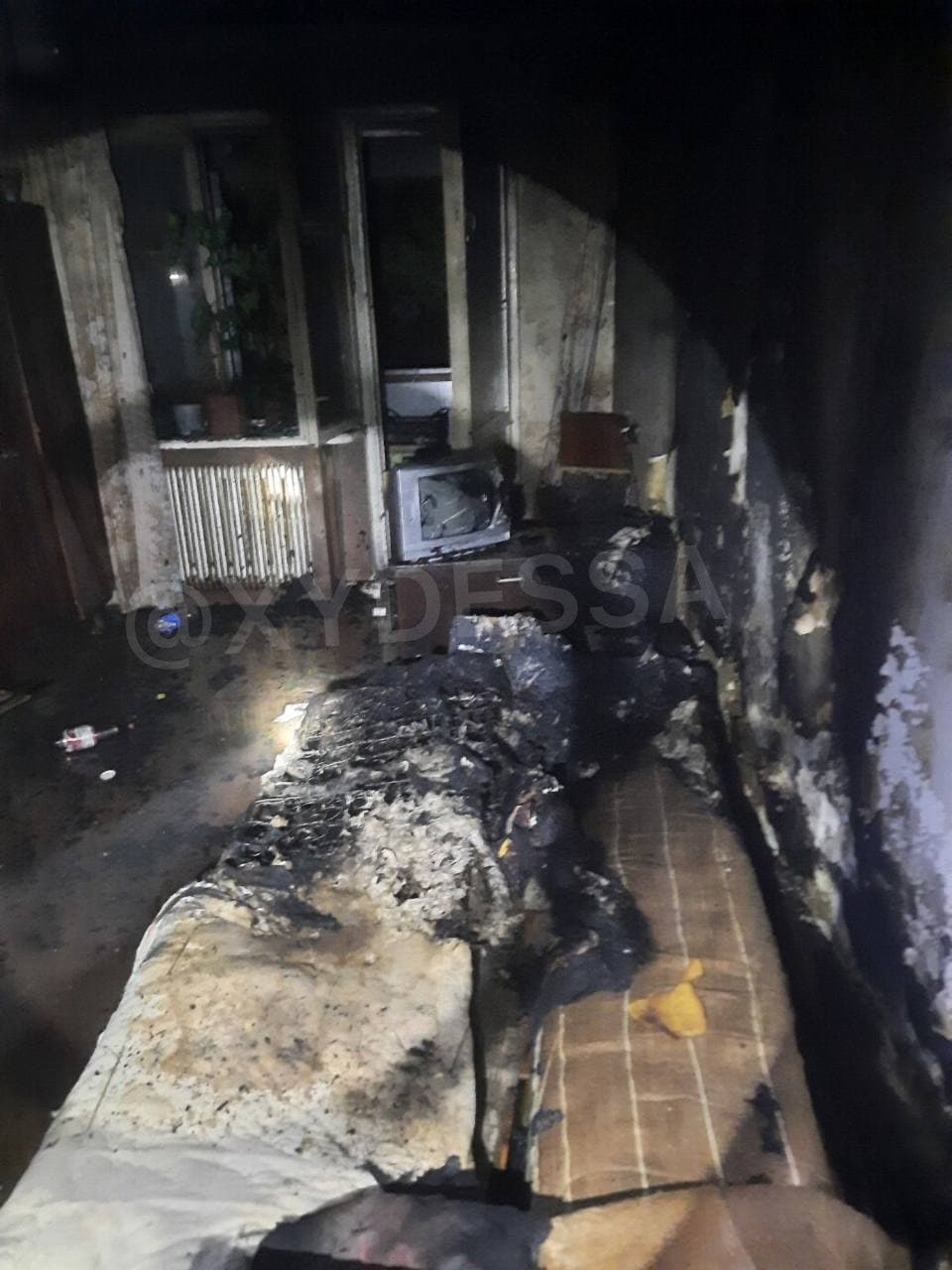 На поселке Котовского в пожаре едва не сгорел мужчина. Фото: телеграм-канал ХО