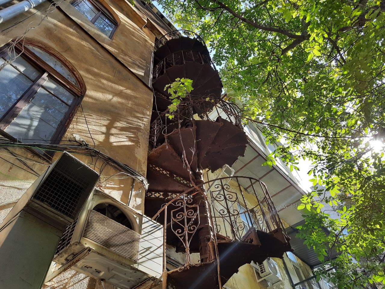 Винтовая лестница на улице Екатерининской в Одессе. Фото Марины Повертайло