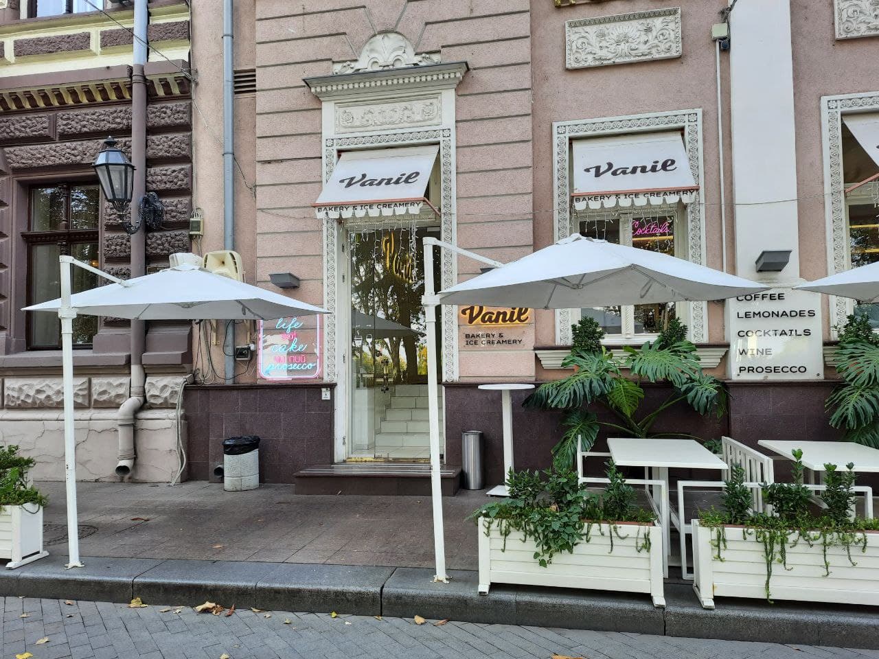 Кафе Vanil на Приморском бульваре в Одессе. Фото Марины Повертайло