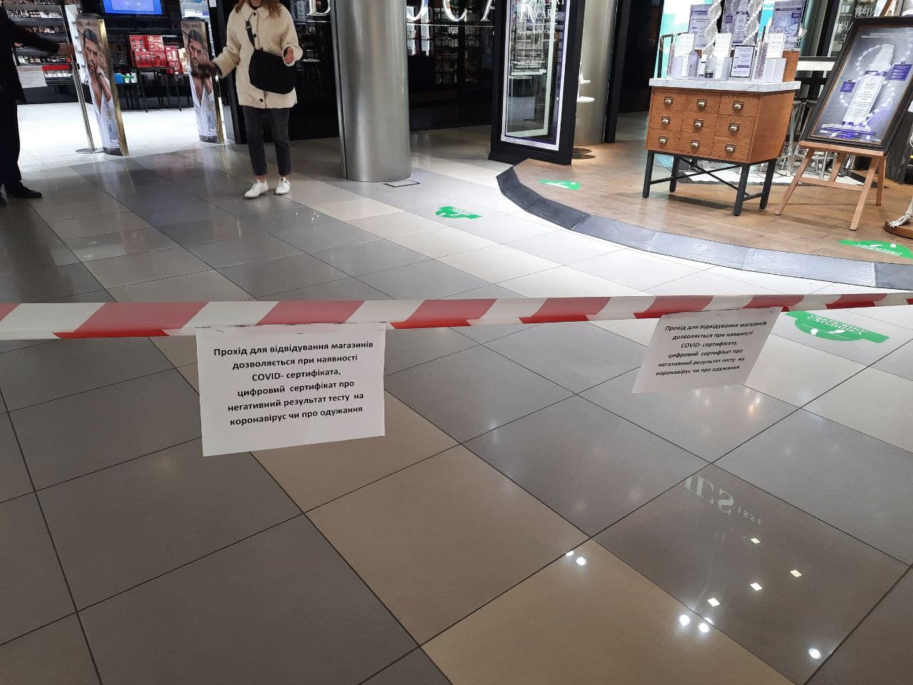 Торговый центр "Европа" на улице Дерибасовской. Фото Марины Повертайло