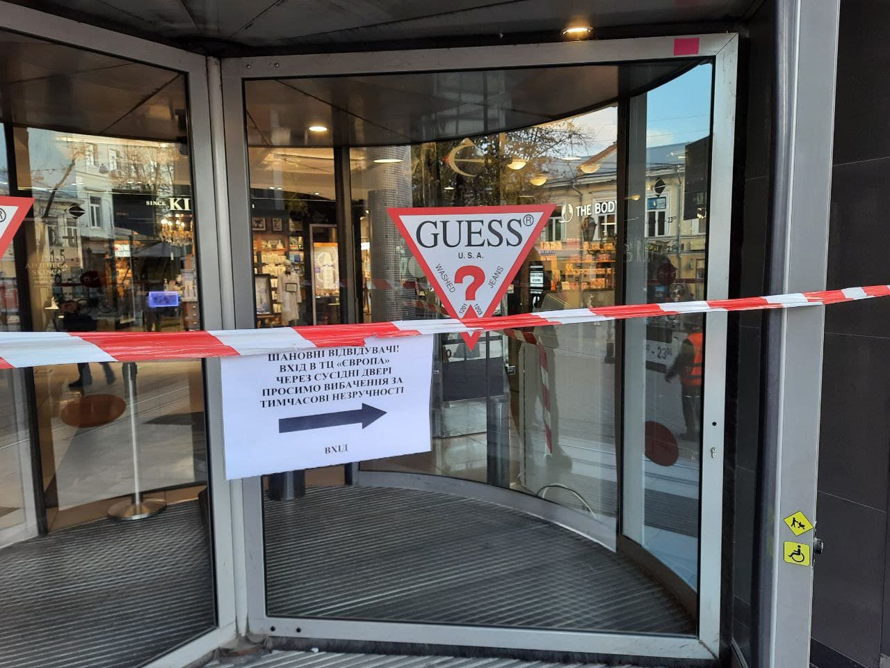 Торговый центр "Европа" на улице Дерибасовской. Фото Марины Повертайло