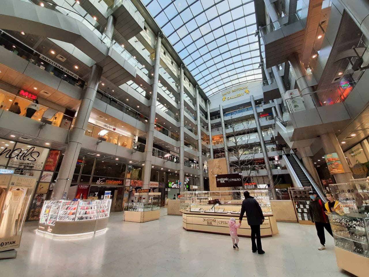 Торговый центр "Афина" на Греческой площади. Фото Марины Повертайло