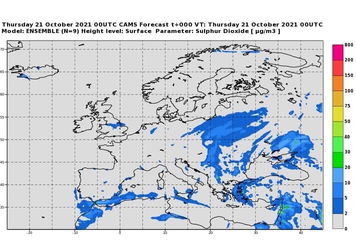 Карта пространственного распределения SO2 над Европой на два часа ночи 21 октября от Европейской службы мониторинга окружающей среды