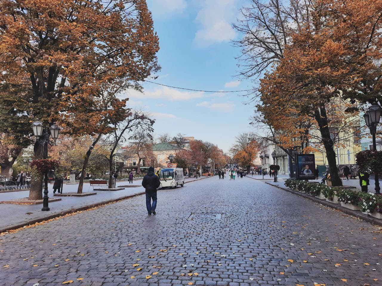 Дерибасовская в Одессе в октябре 2021 года. Фото Марины Повертайло