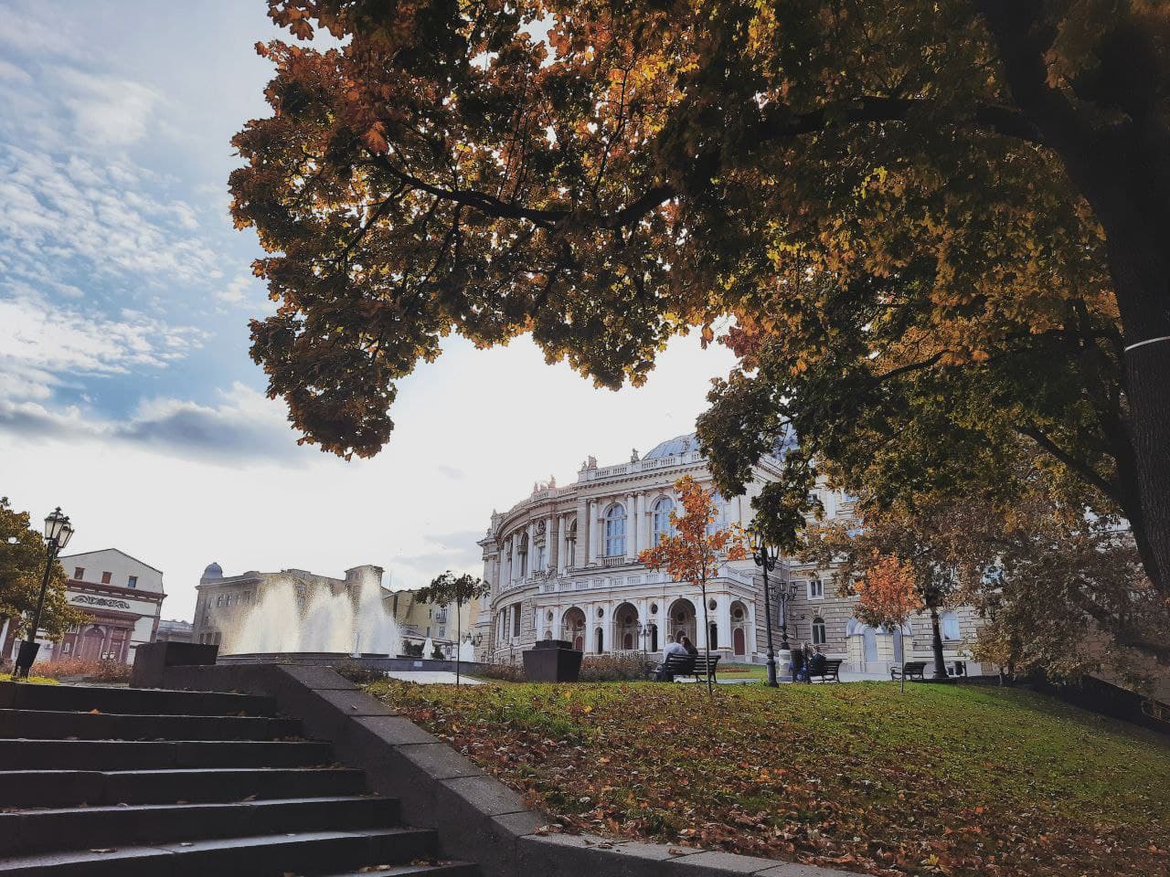 Одесский оперный театр в октябре 2021 года. Фото Марины Повертайло