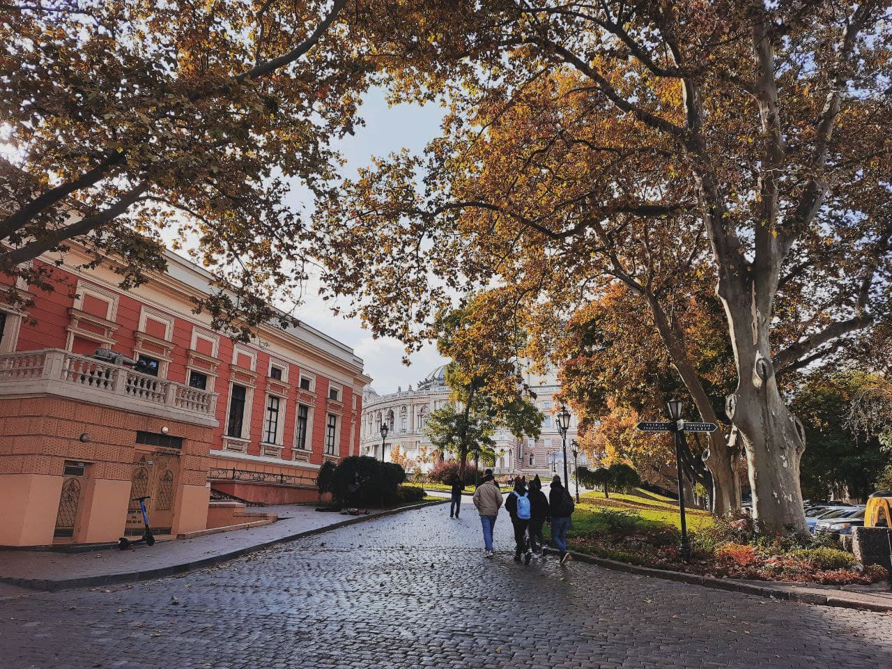 Думская площадь в Одессе в октябре 2021 года. Фото Марины Повертайло