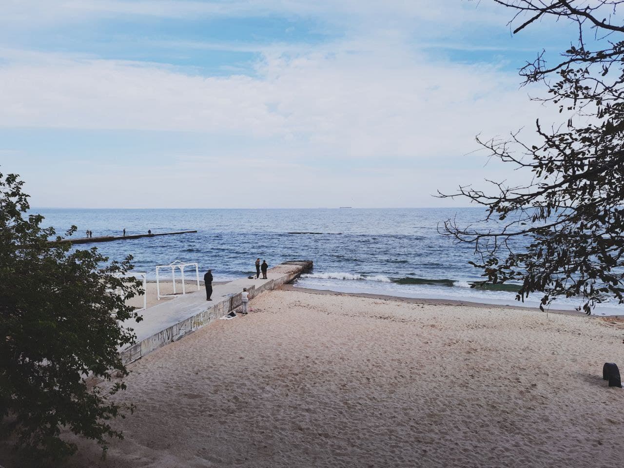 Пляж "Отрада" в Одессе в октябре 2021 года. Фото Марины Повертайло