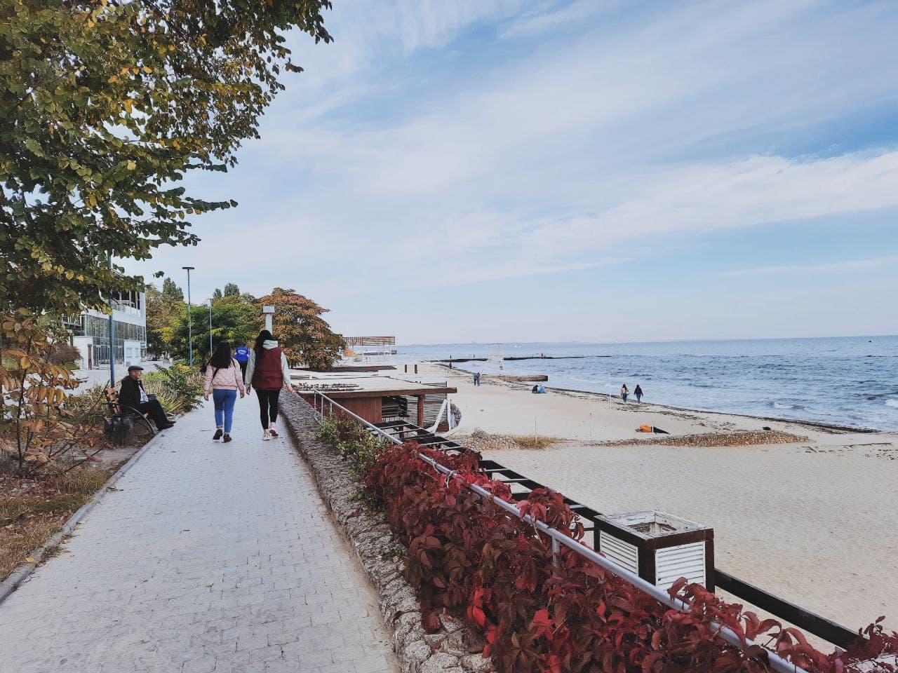 Пляж "Отрада" в Одессе в октябре 2021 года. Фото Марины Повертайло