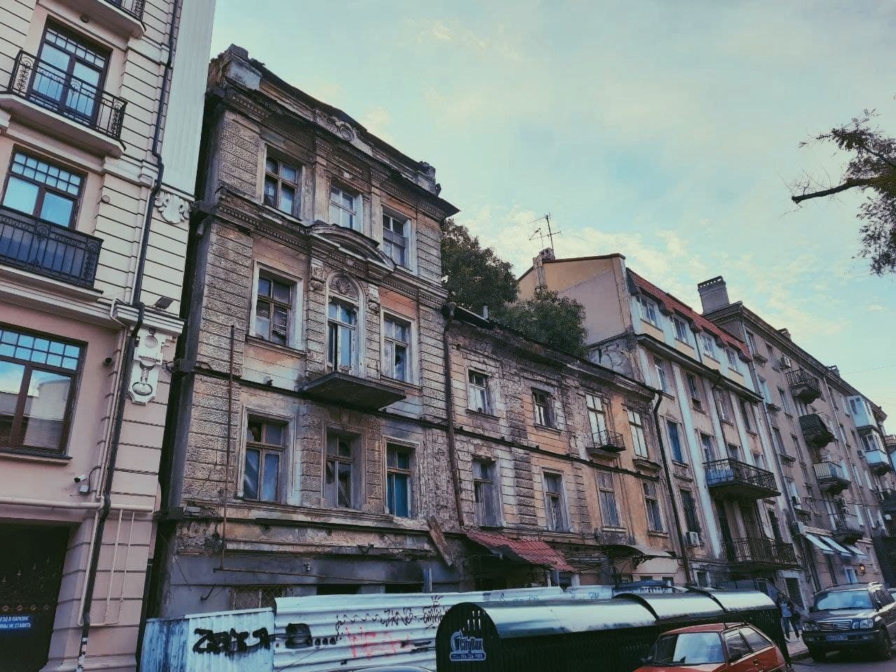 Дом на Чайковского, 11 в Одессе осенью 2021 года. Фото Марины Повертайло