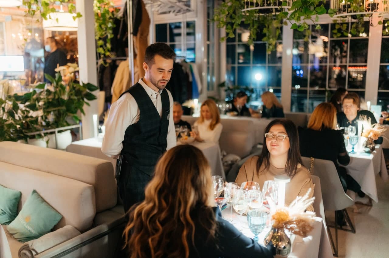 овки: 10 заведений Одессы, где можно встретить 1 января.