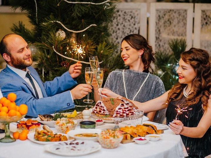 Праздник без забот: где в Одессе заказать новогоднее меню с доставкой. "Дача"