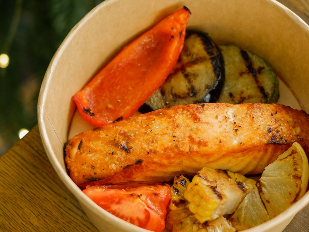 Праздник без забот: где в Одессе заказать новогоднее меню с доставкой. Бокс от ресторанов Synergy