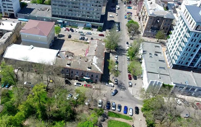 Здание на Базарной, которое разрушили ради строительства ЖК Art House. Фото: Lun.ua