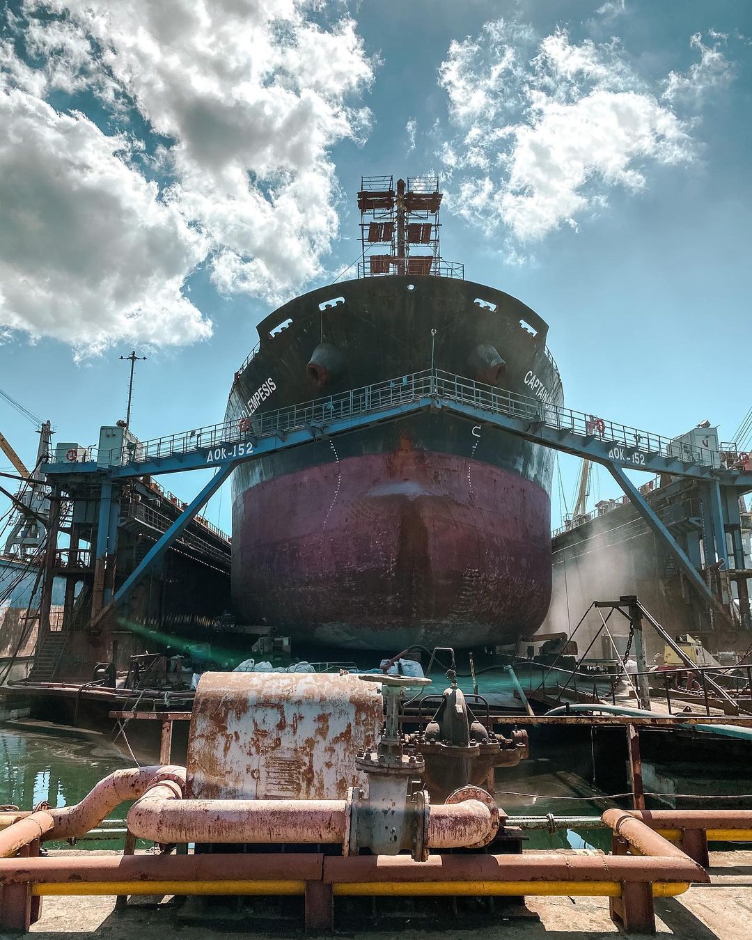 Судоремонтный завод. Фото: instagram.com/sunkissed_ukraine