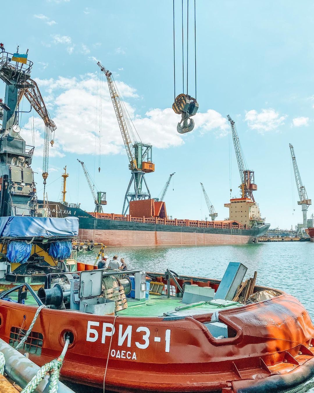 Судоремонтный завод. Фото: instagram.com/sunkissed_ukraine