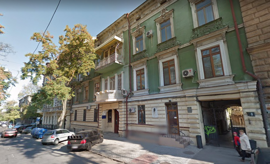 Не подъезд, а произведение искусства: в Одессе американец расписал парадную. Фото: GoogleMap