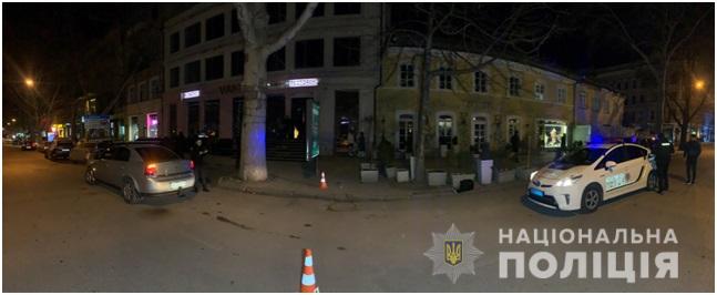 Около караоке-бара Vanity на Екатерининской устроили стрельбу. Фото: Национальная полиция