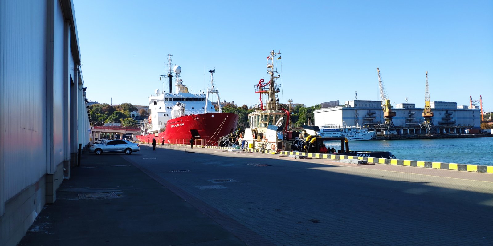 В Одессу причалил британский ледокол James Clark Ross. Фото: Артем Карцов