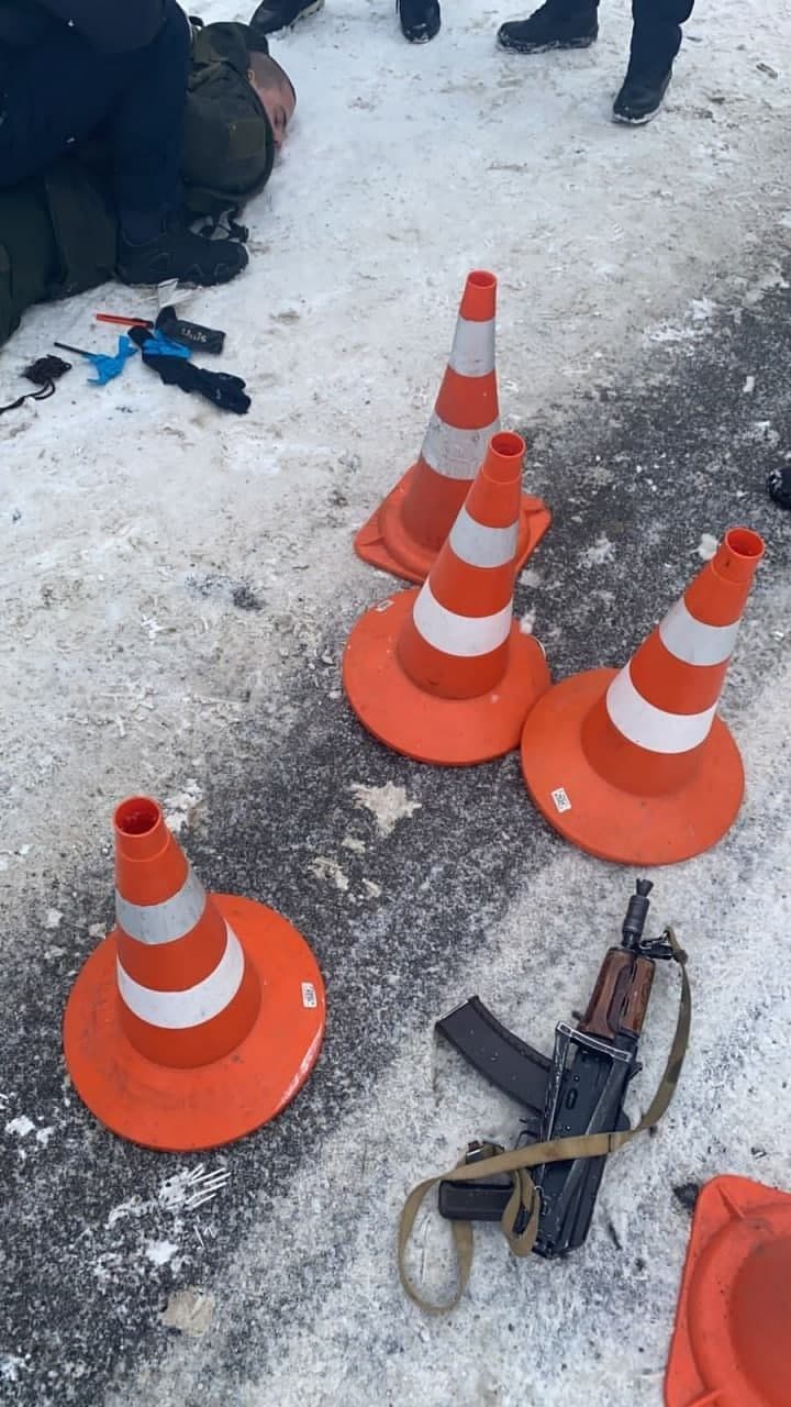 У него был автомат -