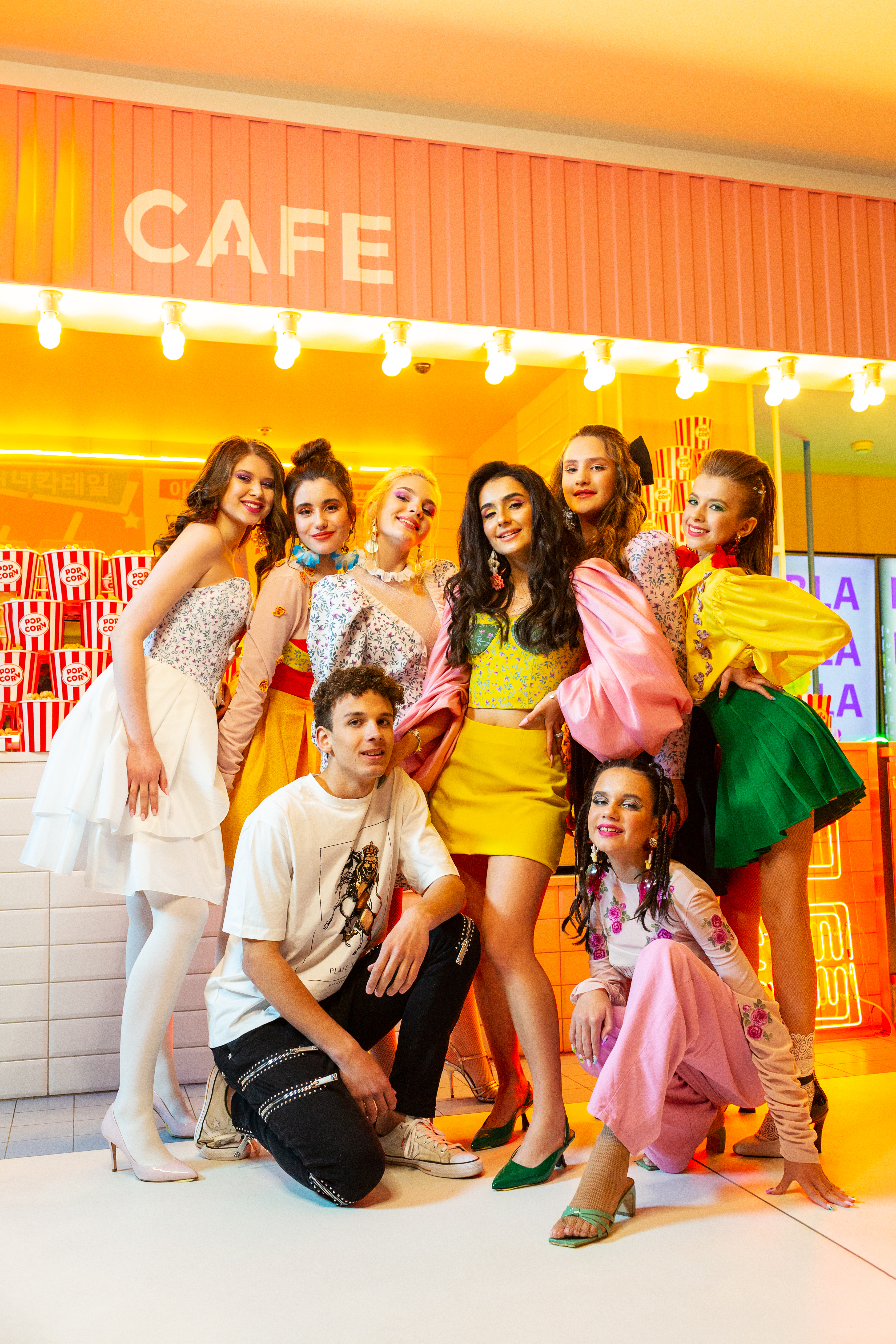 Анна Тринчер презентует клип и макси-сингл "БЛА БЛА БЛА"