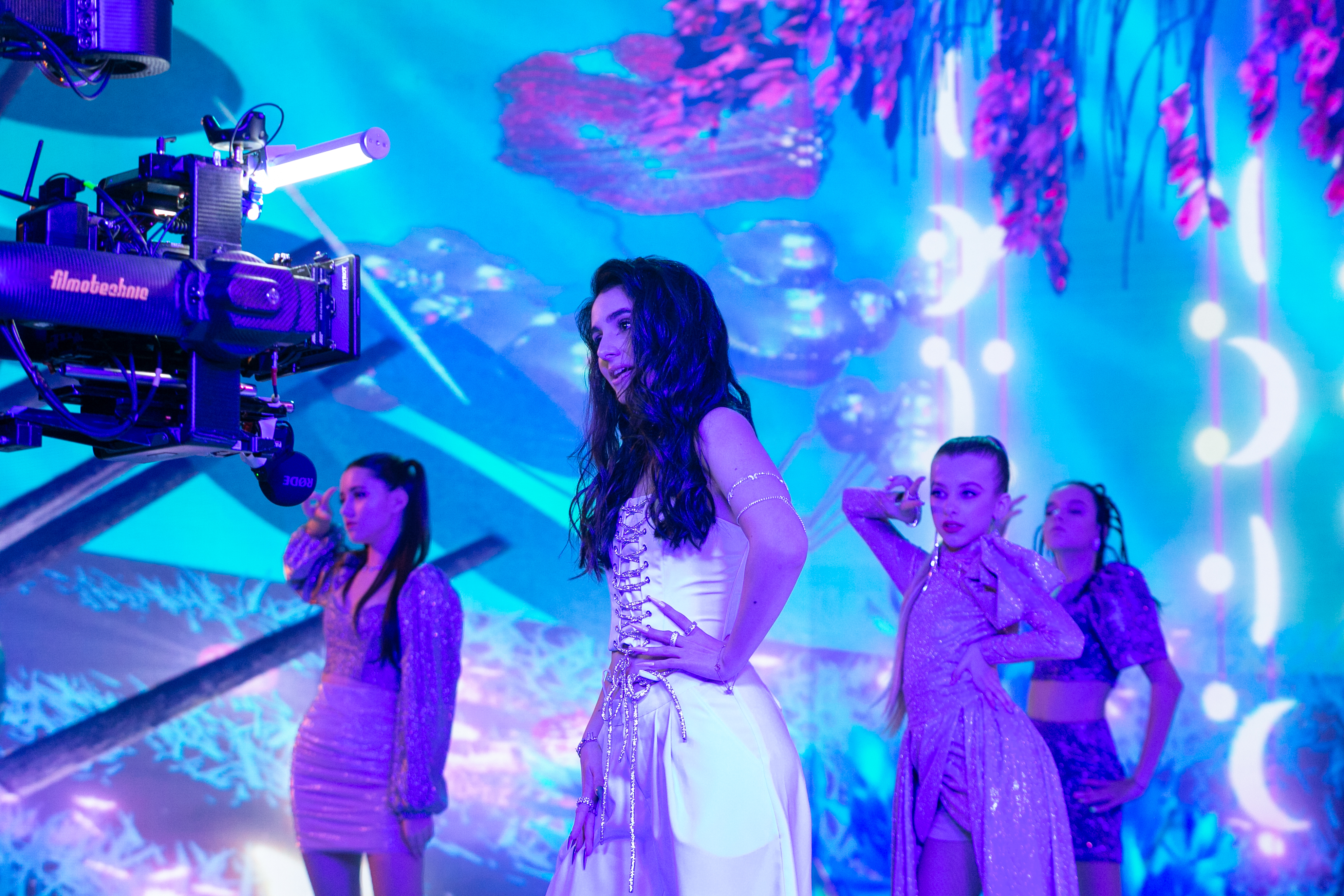 Анна Тринчер презентует клип и макси-сингл "БЛА БЛА БЛА"