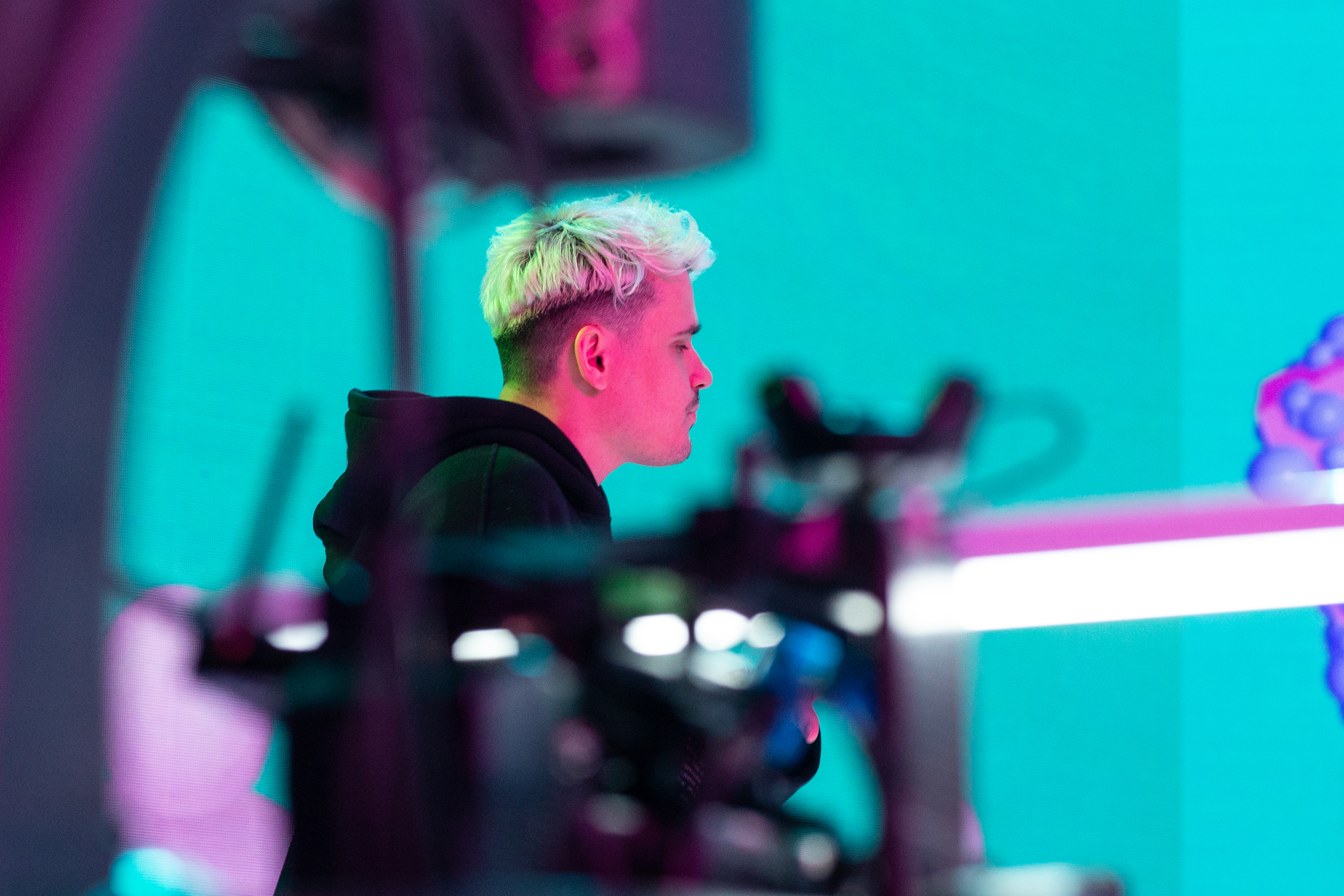 Анна Тринчер презентует клип и макси-сингл "БЛА БЛА БЛА"