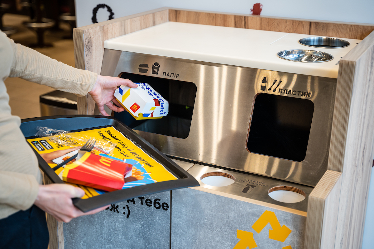 Сортування та переробка: чому з пластикового пакування переходять на папір