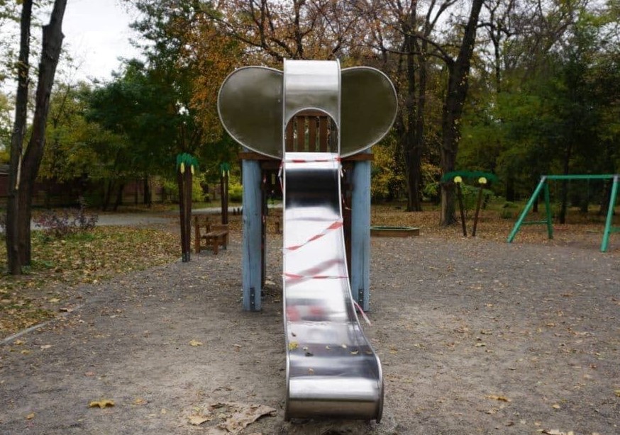 В Преображенском парке Одессы пятилетняя девочка лишилась части пальца. Фото: "7 канал"