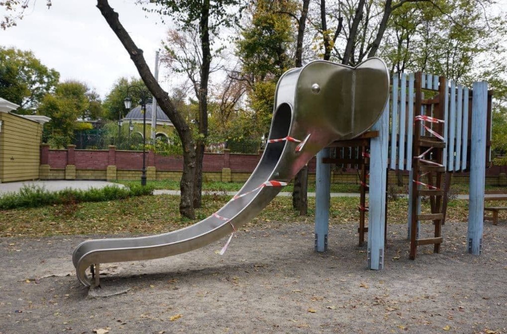 В Преображенском парке Одессы пятилетняя девочка лишилась части пальца. Фото: "7 канал"