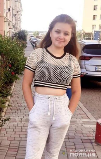 15-летняя Ключник Валерия уехала из Одессы в Беляевку и пропала. Фото полиции