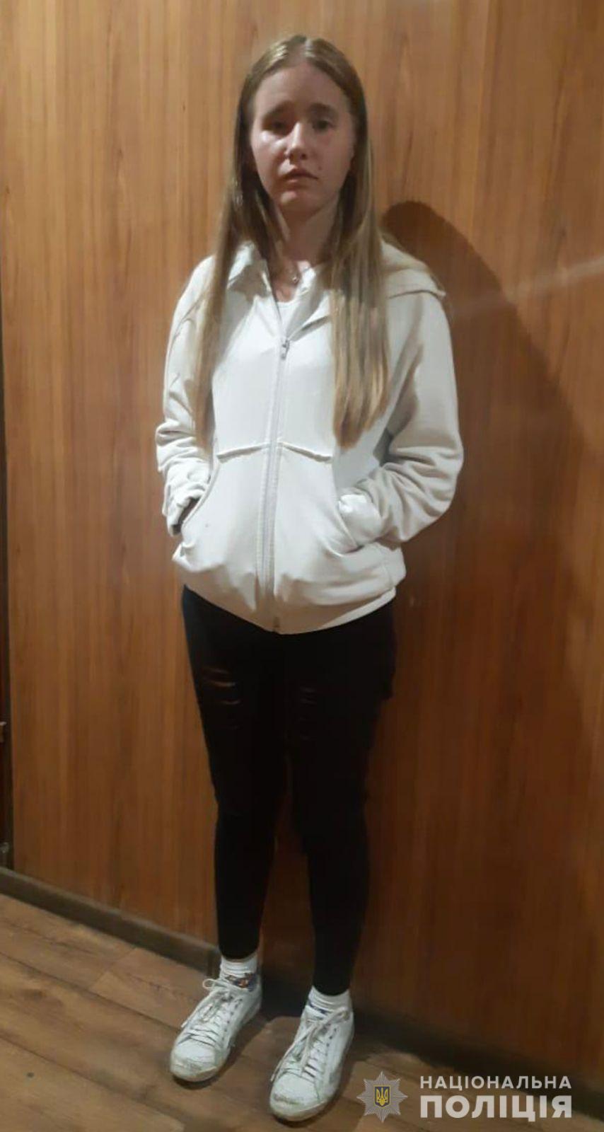 В селе Великом Дальнике пропала 17-летняя Амбросиенко Анна. Фото полиции