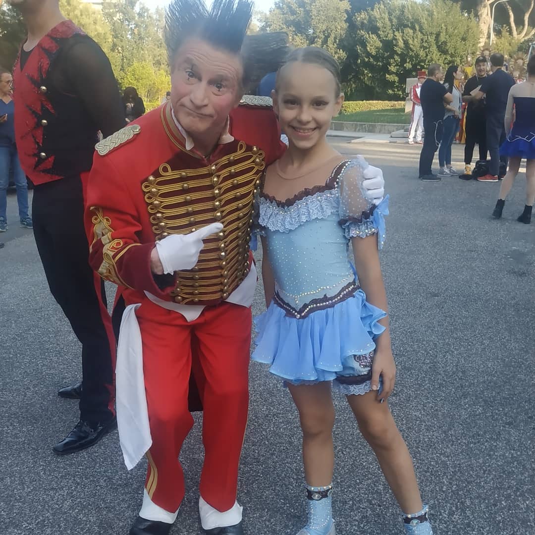 Ногой стреляет из лука: 11-летняя одесситка покорила украинское шоу талантов. Фото: facebook.com/press.kotovsk