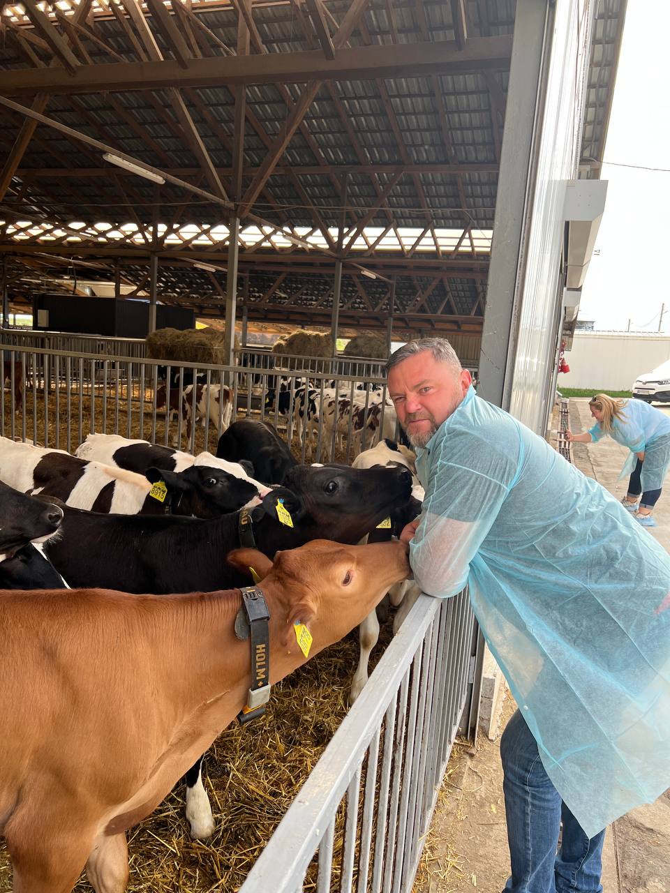 Молочний космічний корабель: Ліза Глінська та "Їжа Файного міста" перевірили завод "Молокії".