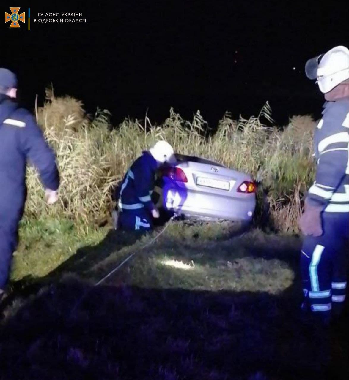 В Одесской области два автомобиля упали в реку: один из водителей погиб. Фото: od.dsns.gov.ua 