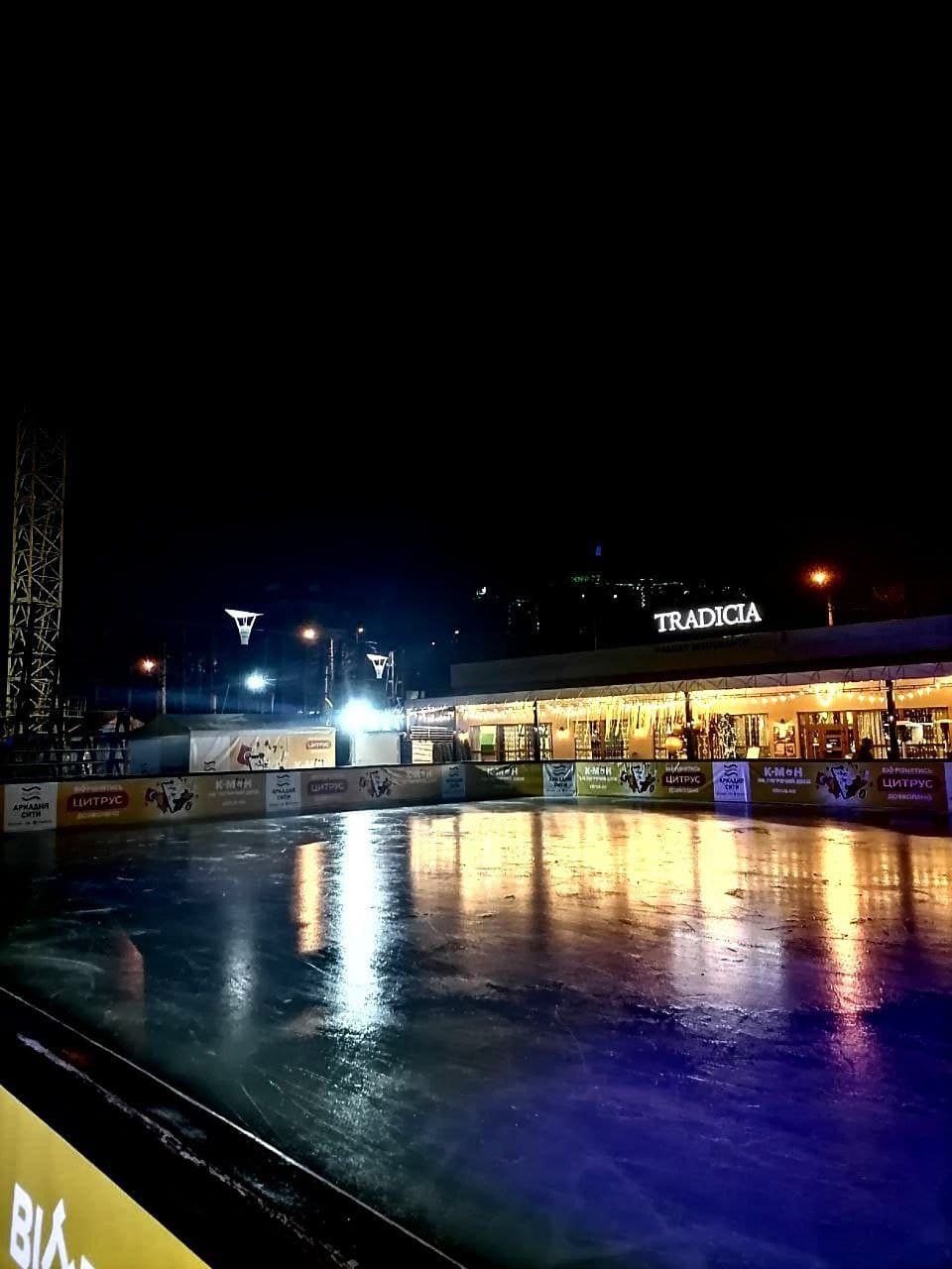 С елкой и катком: как Аркадия готовится к Новому Году фото 1