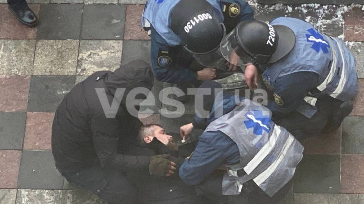 Протестующий не подает признаков жизни.