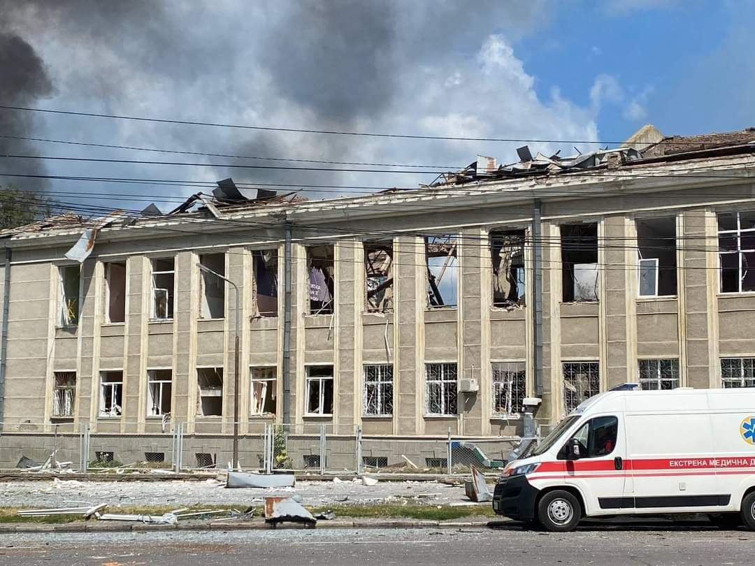 В Виннице ракета попала в гражданскую инфраструктуру: есть погибшие.