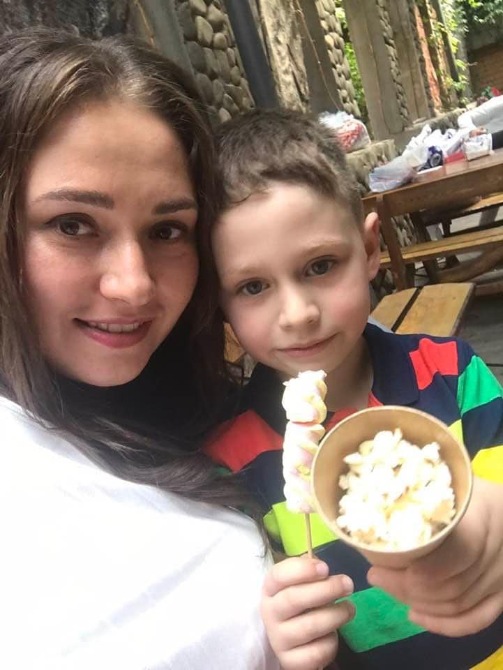 Маленький Максим с мамой Викторией, погибших во время ракетной атаки по Виннице.