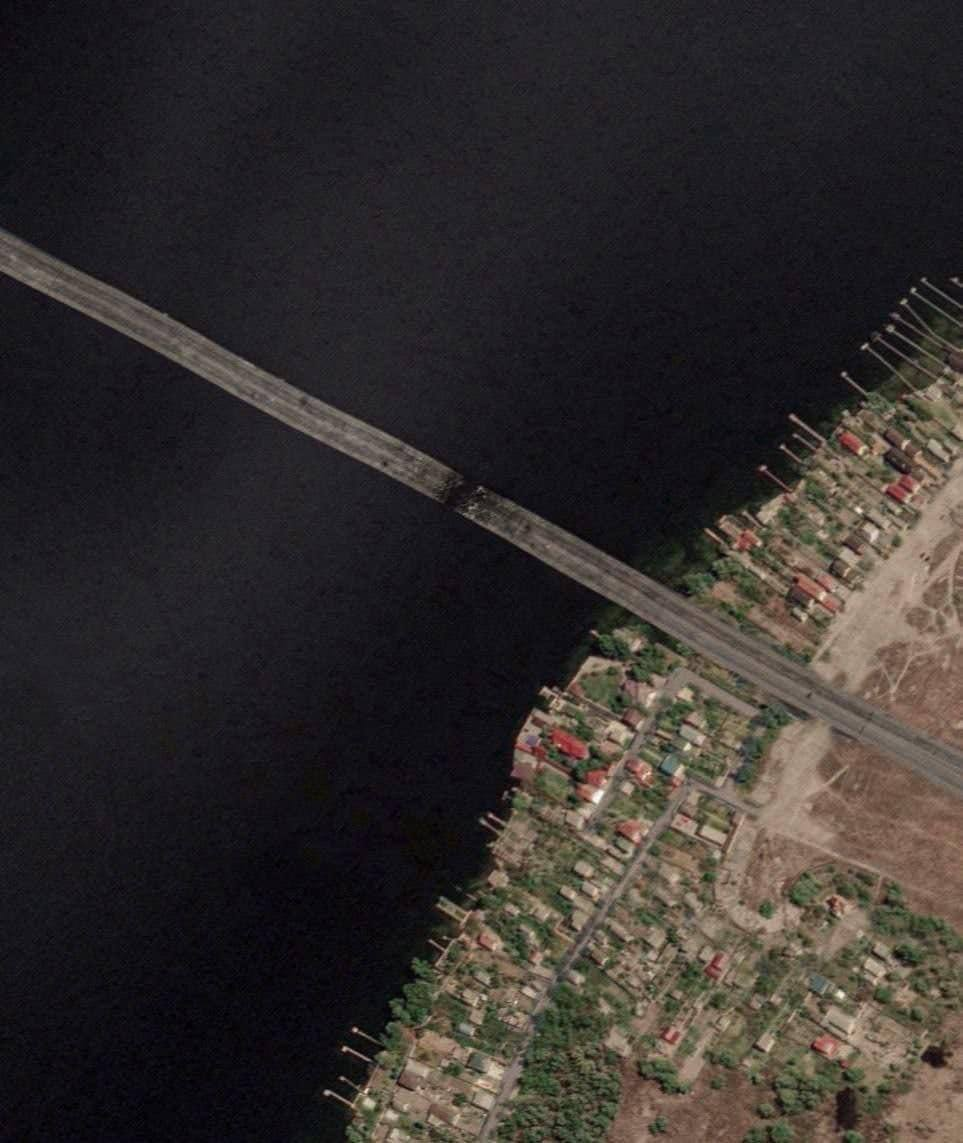 Поврежден Антоновский мост в Херсонской области.